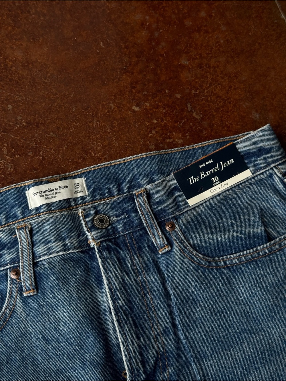 NWT Abercrombie & Fitch Mid Rise Curve Love Barrel Jean